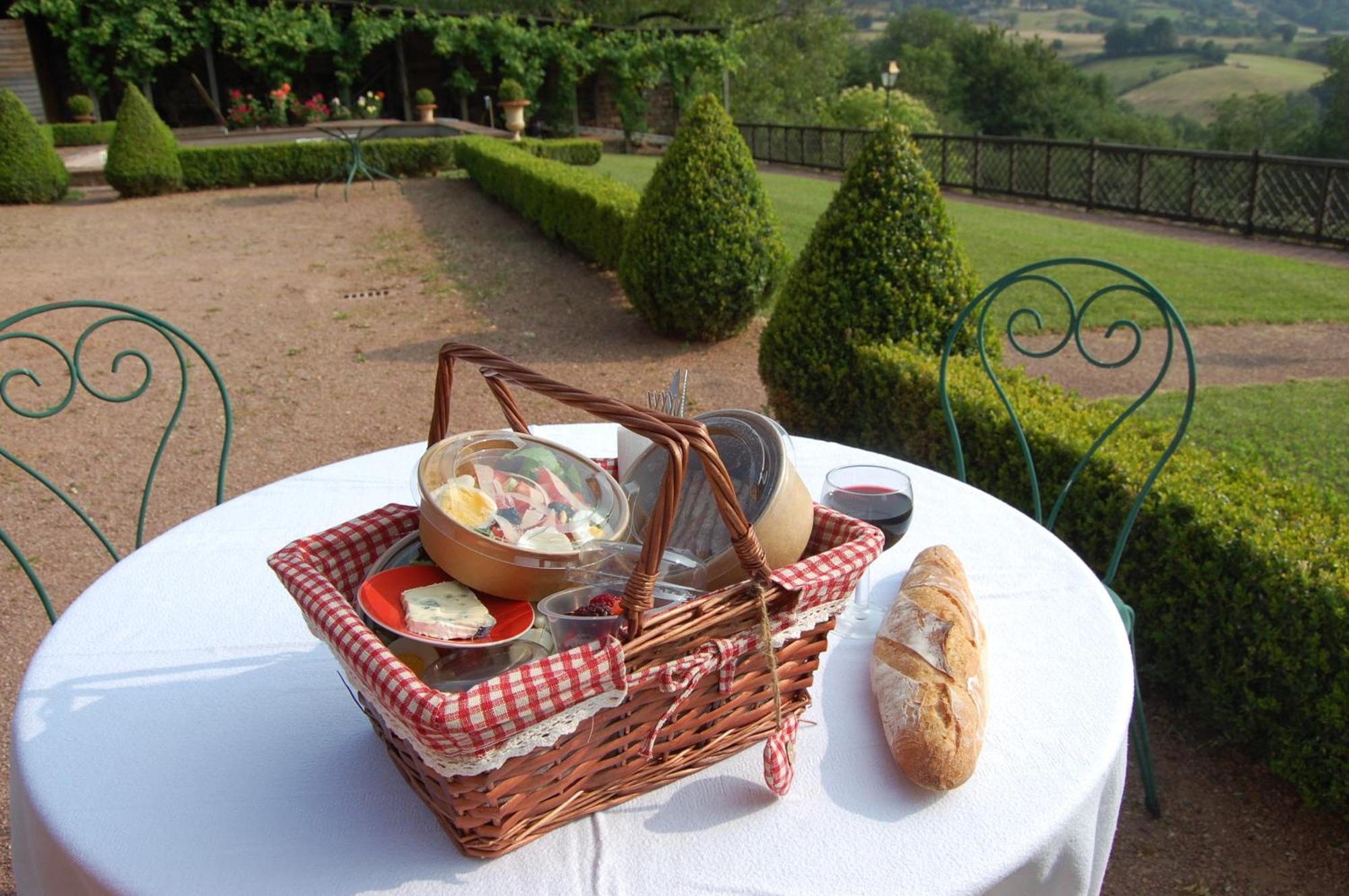 Chateau La Servayrie - Chambre D'Hotes Marcillac-Vallon Номер фото
